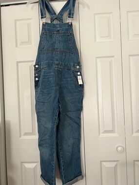 Gap Classic Denim Overalls - size S crop. NEW